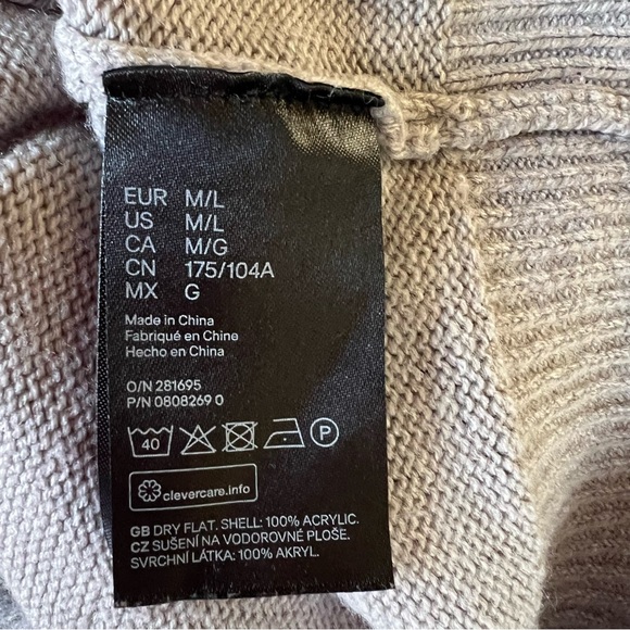 Grey sweater long sleeve tweetybird xmas size M/L - Picture 4 of 4